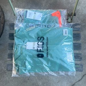 Jade Rafaela oversized small scrub top + Zamora mall petite joggers